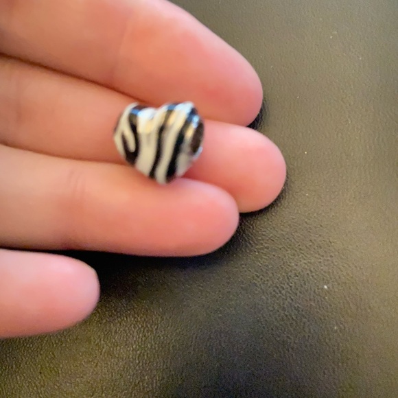 2 heart shaped animal print beads for a bracelet such as Pandora - Picture 2 of 6